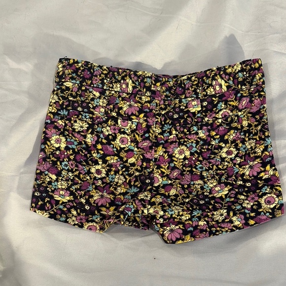 OshKosh B'gosh - LIKE NEW - Floral denim weight shorts. - Picture 3 of 4